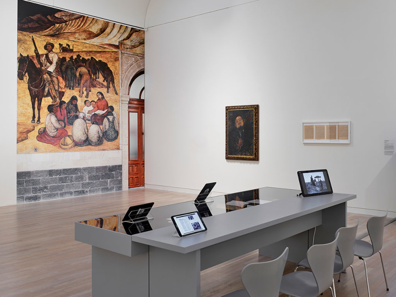 Abb. 13: K20, Blick in die Ausstellung "museum global. Mikrogeschichten einer ex-zentrischen Moderne“, 2018